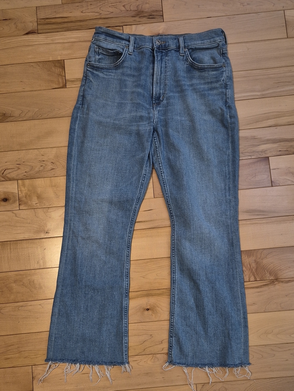 Citizens Of Humanity Women's Size 28 Light Blue Capri Jeans with Raw Hem